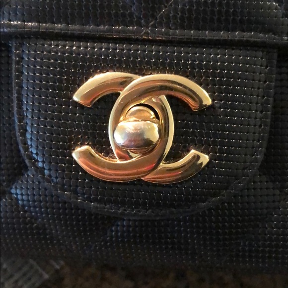 Authentic Chanel calf flap mini purse - Picture 2 of 7